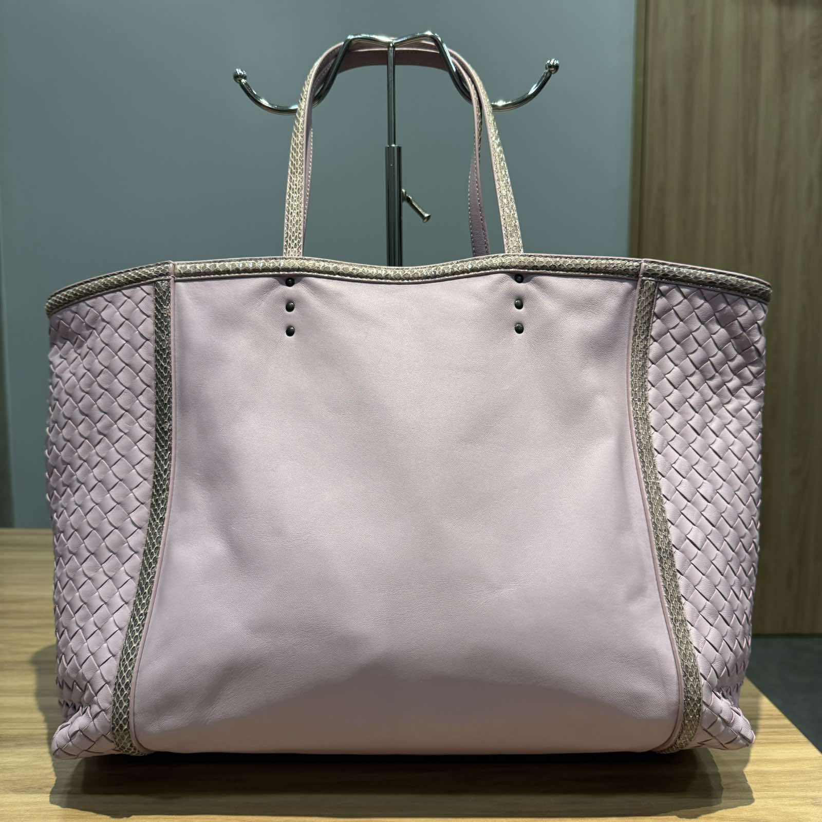 Bottega VenetaINTRECCIATO PYTHON LEATHER TOTE