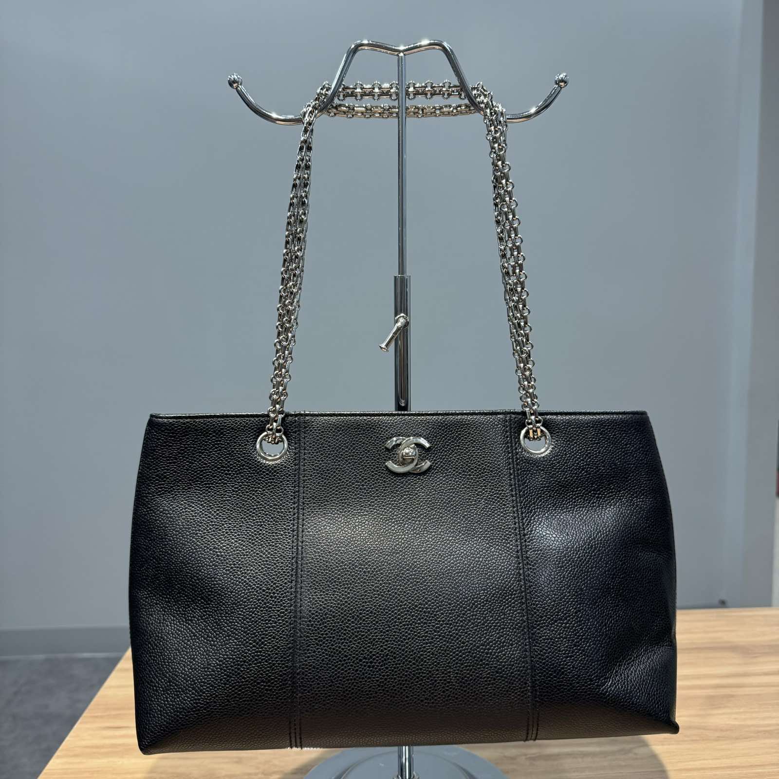 ChanelCAVIAR SKIN SHOULDER CHAIN