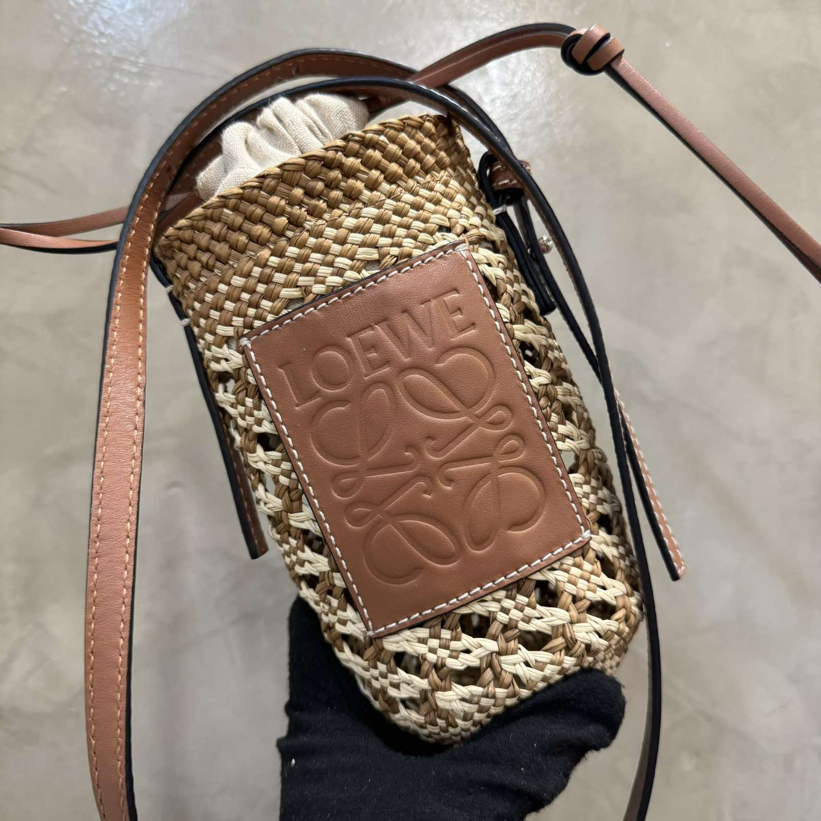LoeweRAFFIA PAULAS IBIZA BUCKET BAG