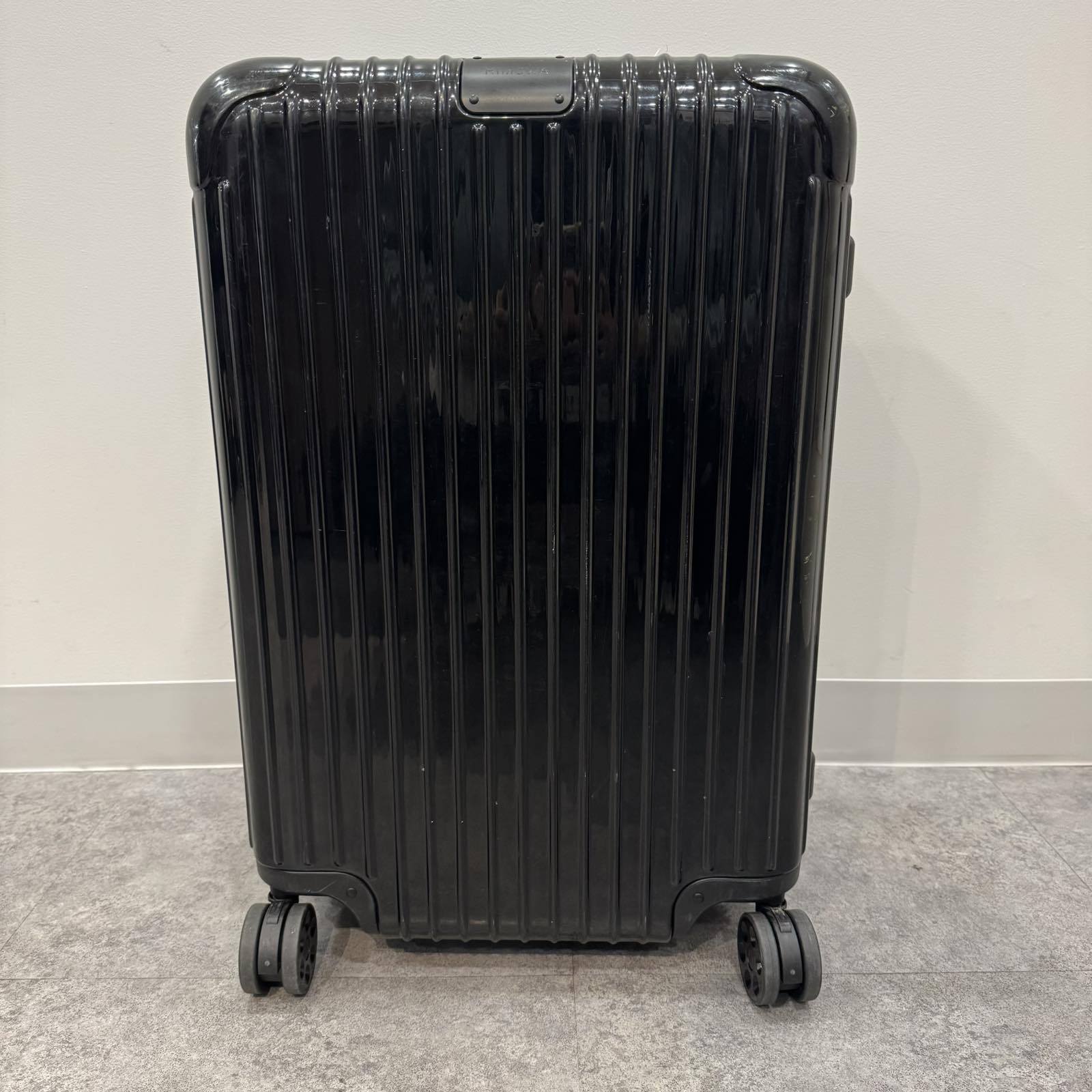 RimowaESSENTIAL CABIN BLACK