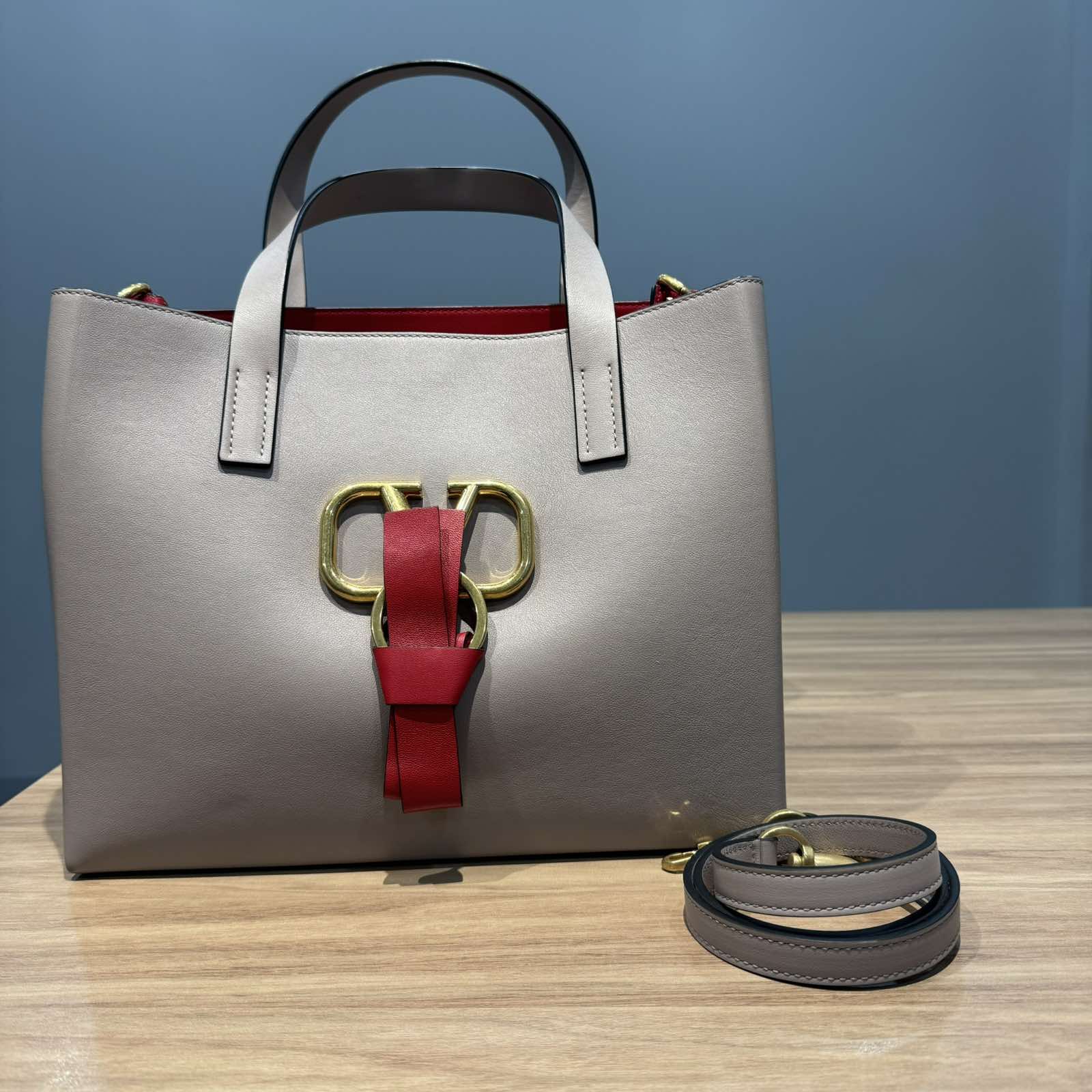 ValentinoLEATHER CALFSKIN VRING TOTE