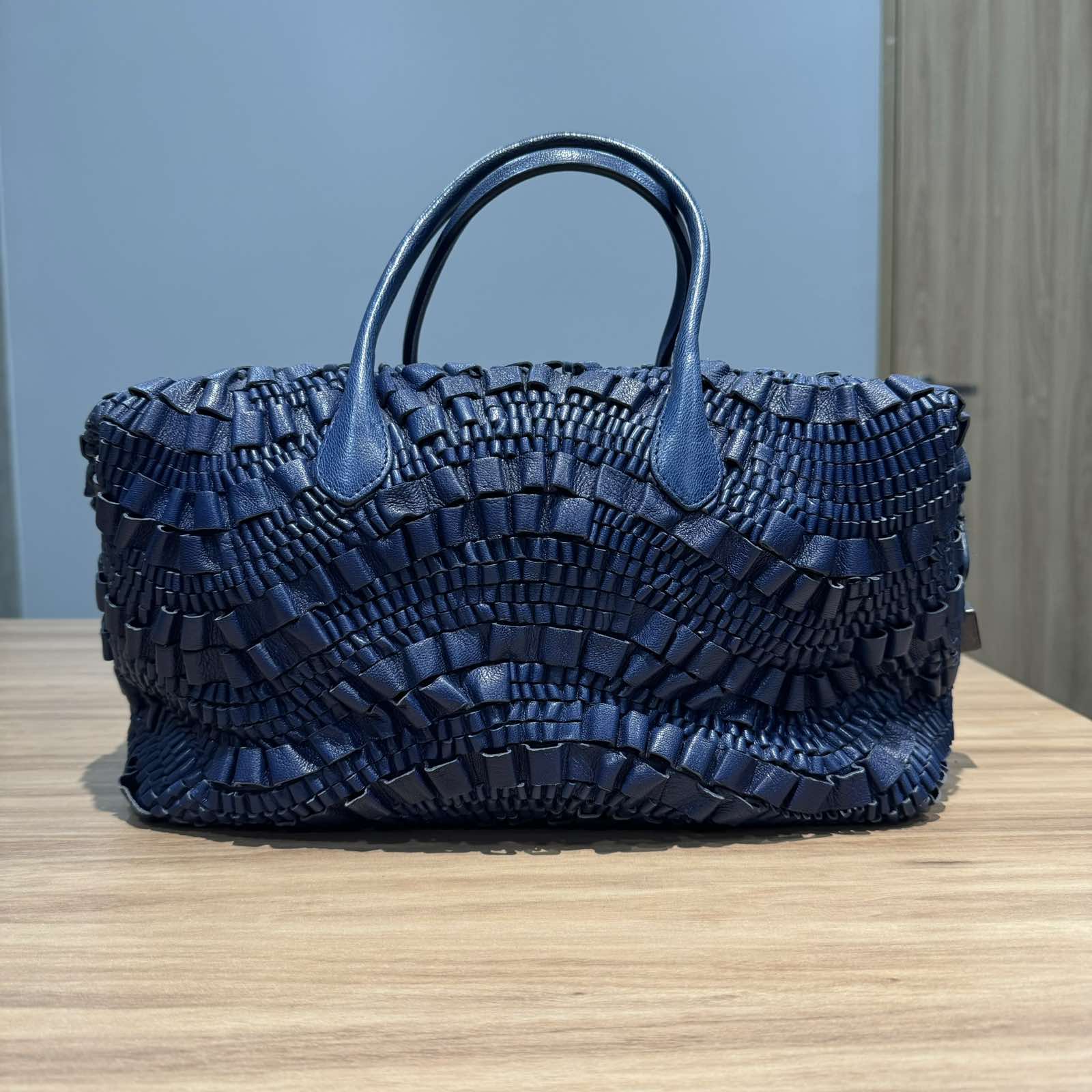 Bottega VenetaCOBALT HAND BAG