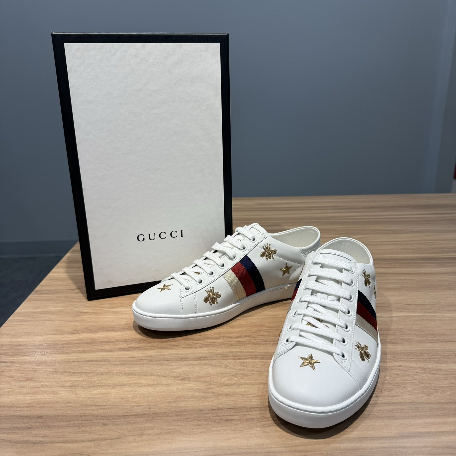 GucciSNEAKERS 498205 SIZE 38