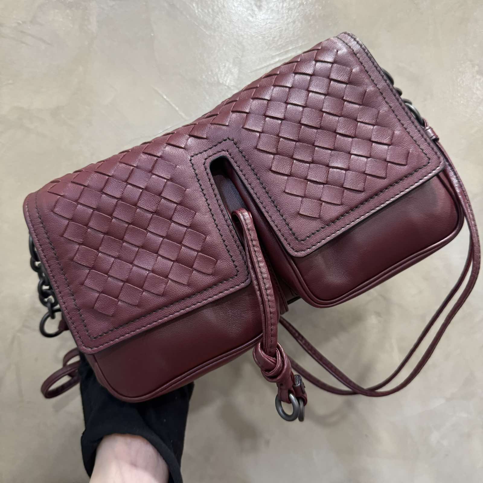 Bottega VenetaRUNWAY FLAP
