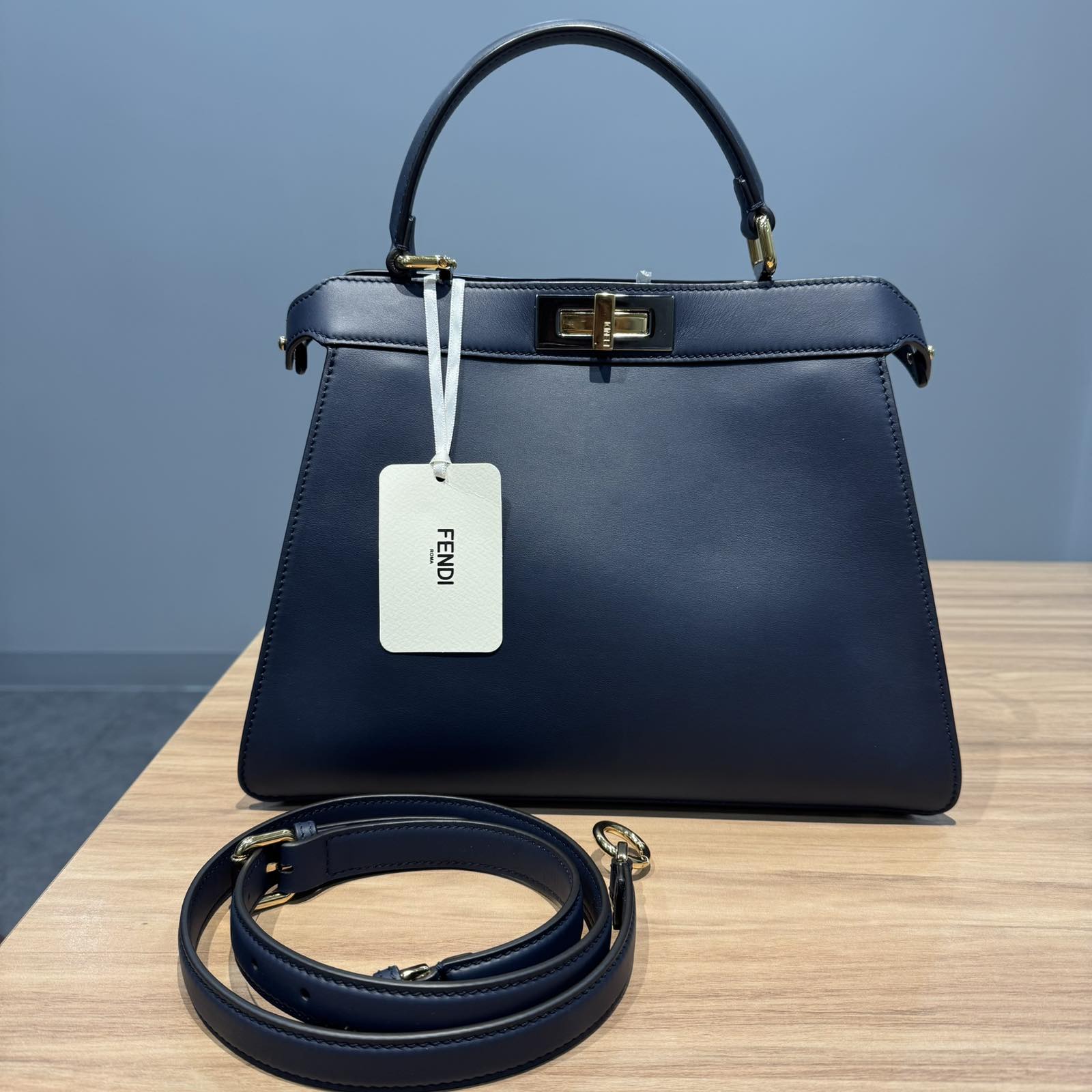FendiPEEKABOO ISEEU 2 WAY 8BN321