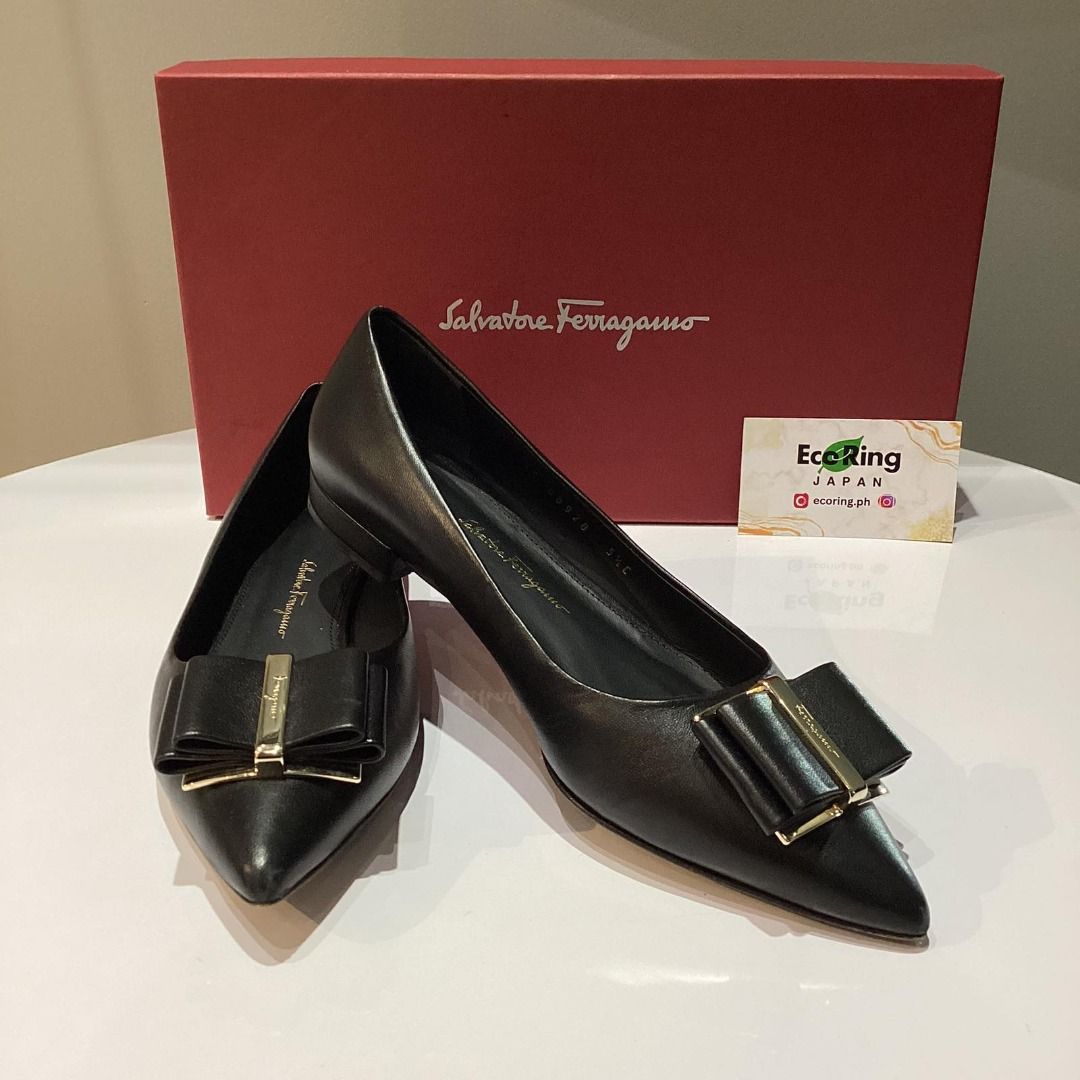 FerragamoFLATS  SIZE 5 1/2