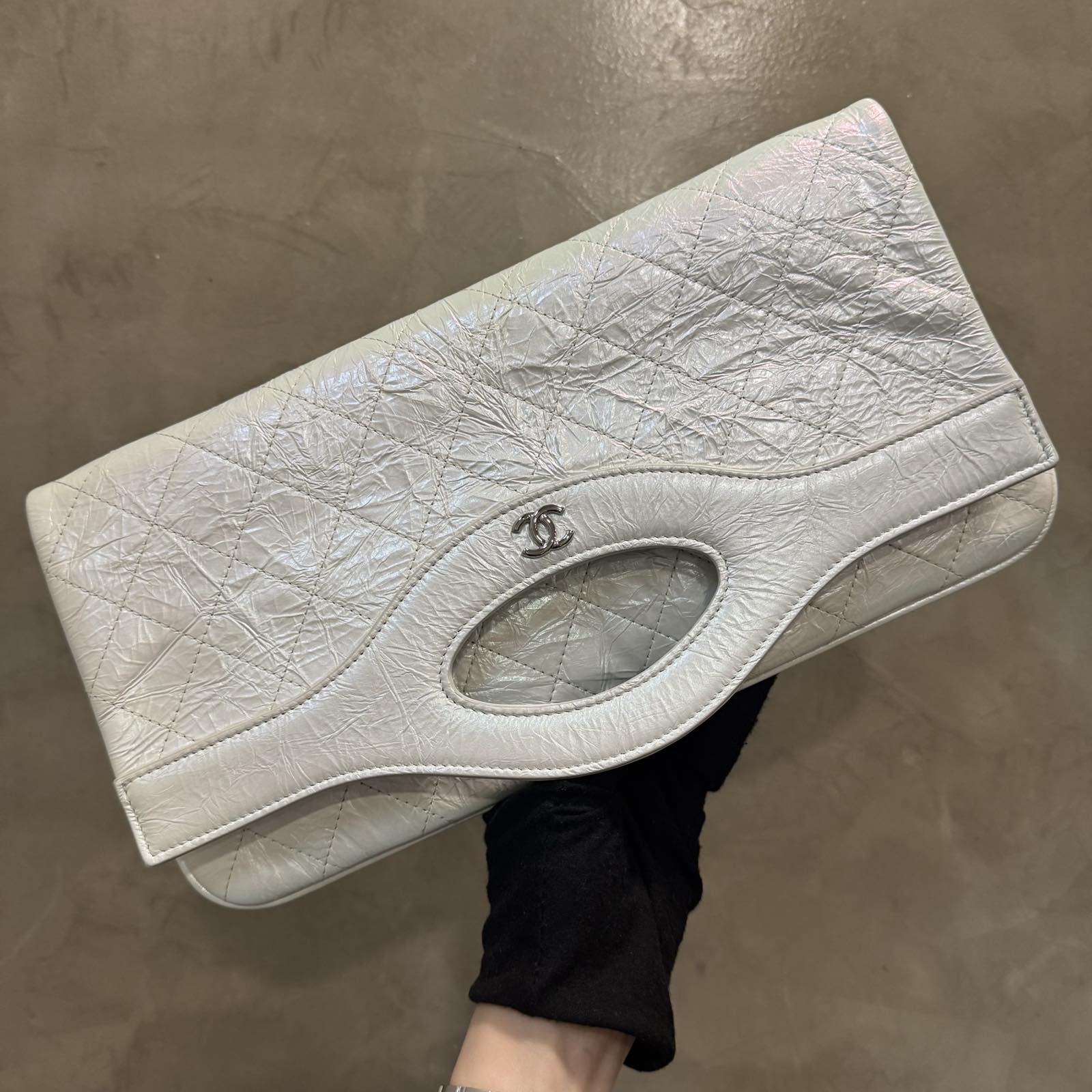 ChanelCALFSKIN IRIDESCENT CLUTCH