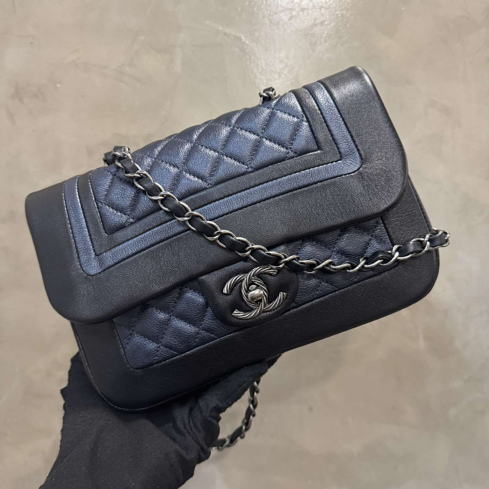 ChanelMATELASSE BICOLOR BLUE BLACK 24351656