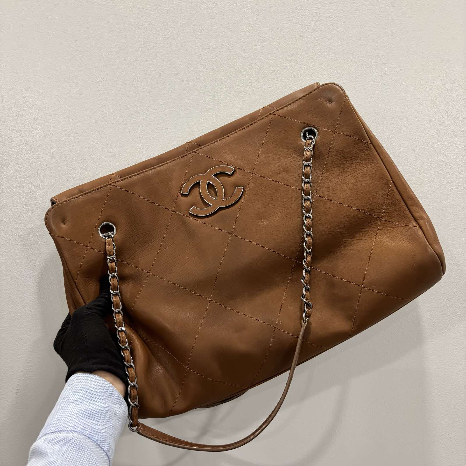 ChanelCALF DIAMOND STICH TOTE BROWN N0.15